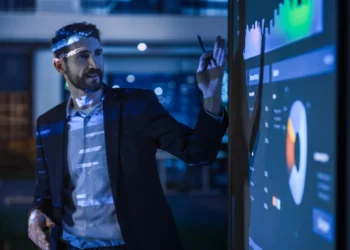 Por Que Operações Maduras Param de Discutir Dados e Passam a Discutir Decisões