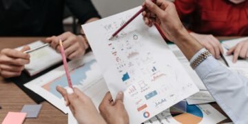 Tela de planilha corporativa com registros duplicados e campos em branco destacados
